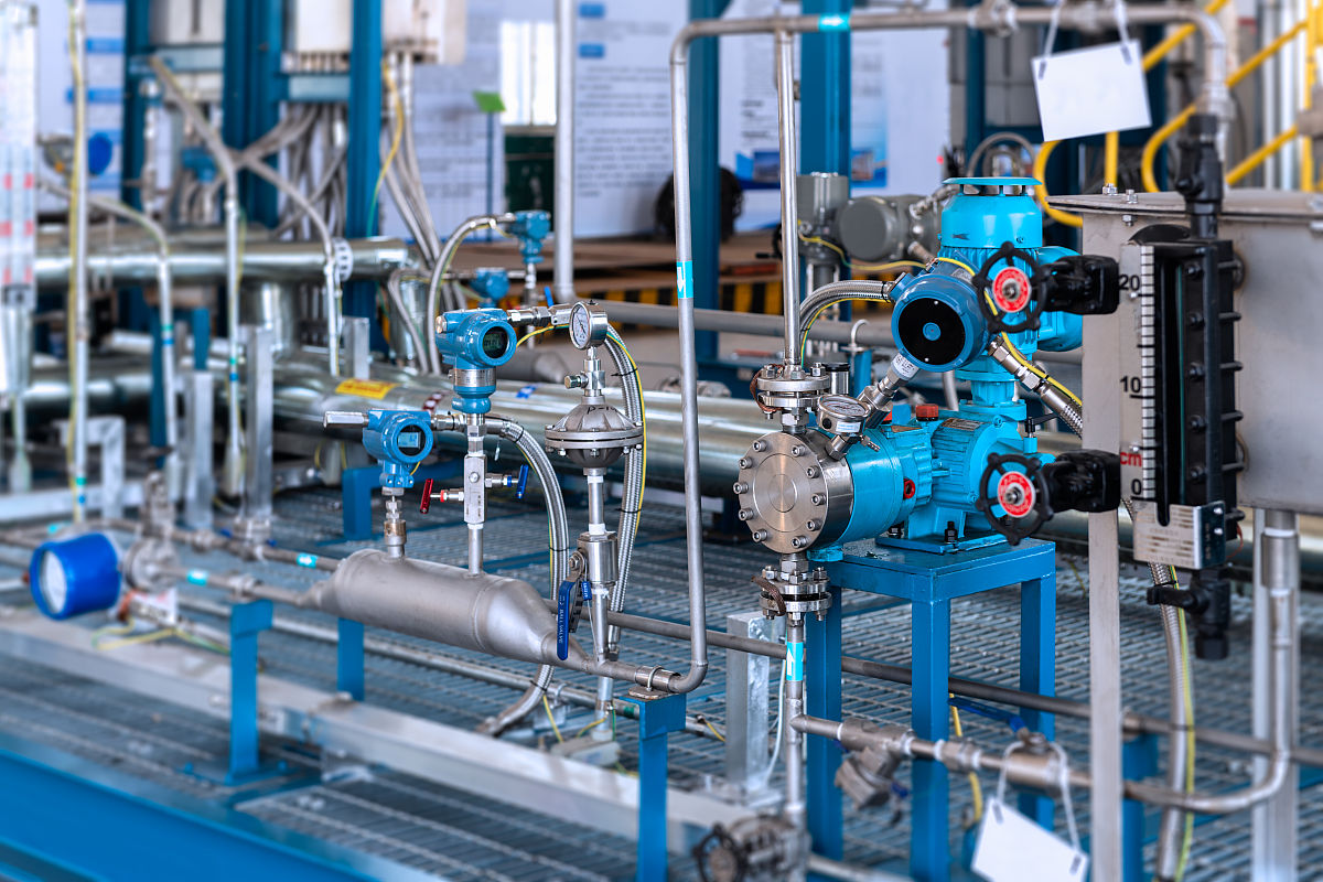 由于摩擦、压缩和流动等原因