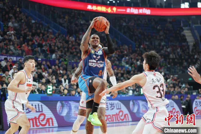 四川男篮104-94逆转击败广