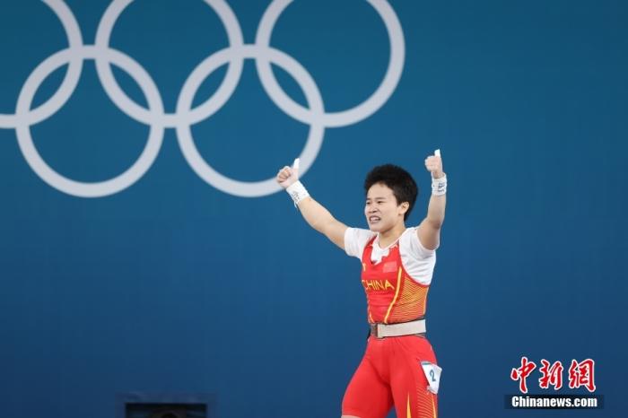 侯志慧巴黎奥运举重赛场绝地逆转勇夺金牌