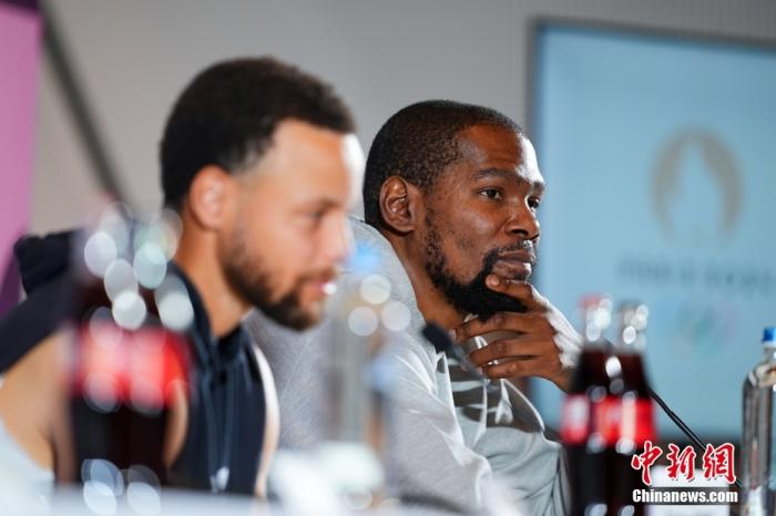 侯志慧巴黎奥运举重赛场绝地逆转勇夺金牌