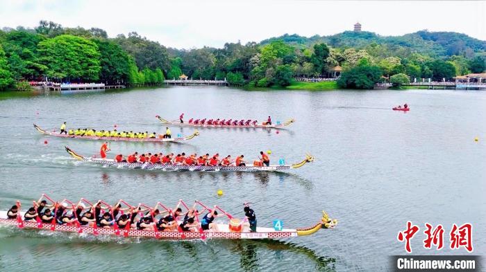 广州龙舟锦标赛暨水上嘉年华开幕 25支队伍竞逐