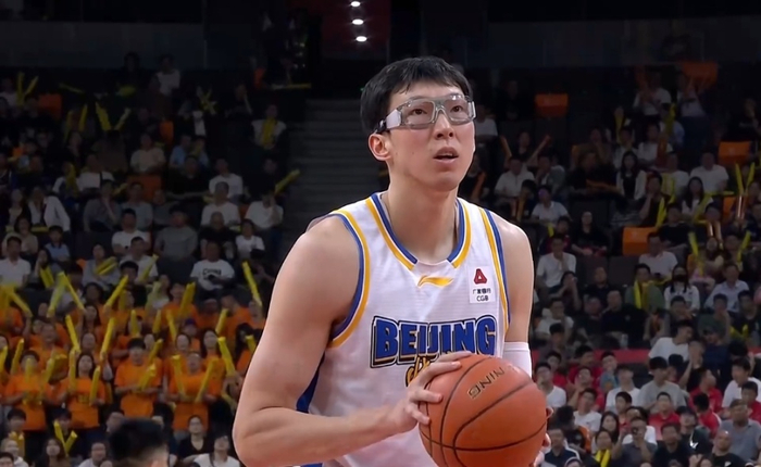 周琦对阵旧主罚球低迷仍