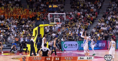 周琦对阵旧主罚球低迷仍助北京男篮逆转广东