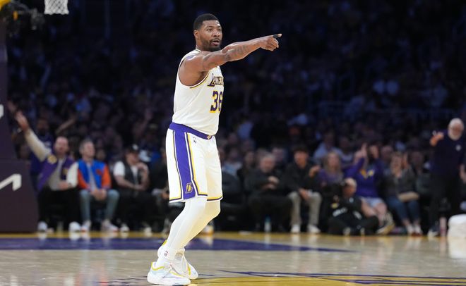 湖人连胜再添一胜 东契奇复出率队大胜骑士