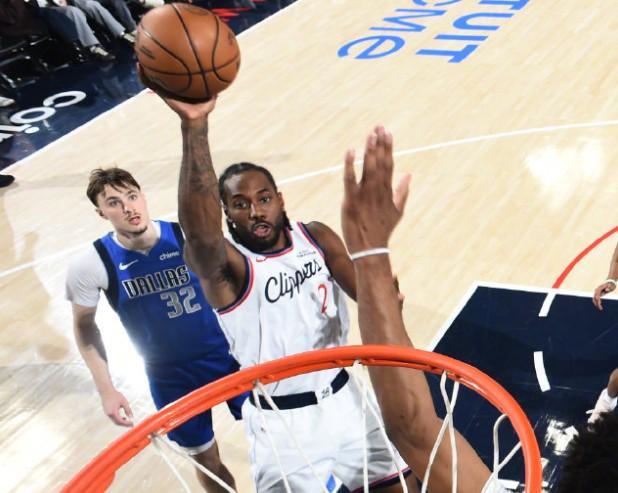 伦纳德三节打卡狂砍34分 快船轻取独行侠创纪录