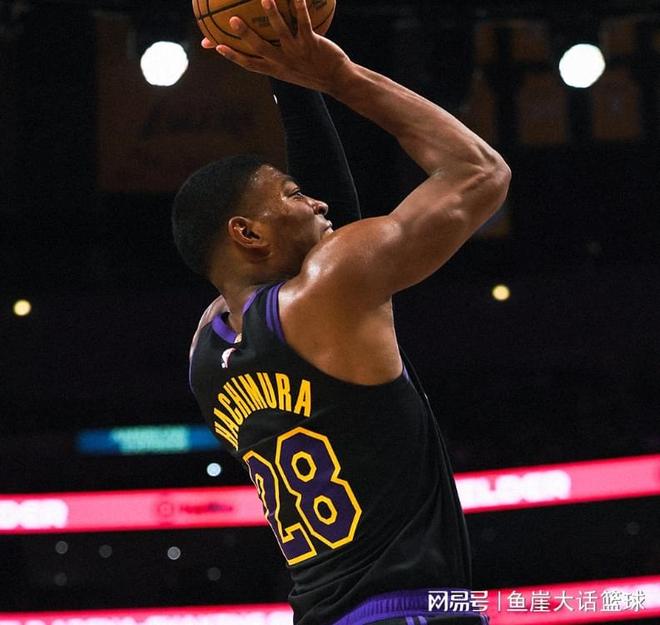 湖人101-73大胜太阳 詹姆斯28+12助攻 狄龙3犯