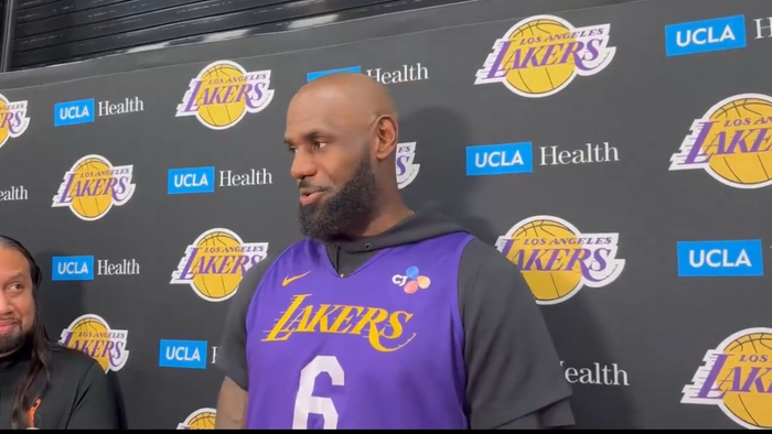 詹姆斯：火箭篮板实力冠绝联盟 重申团队拼抢策